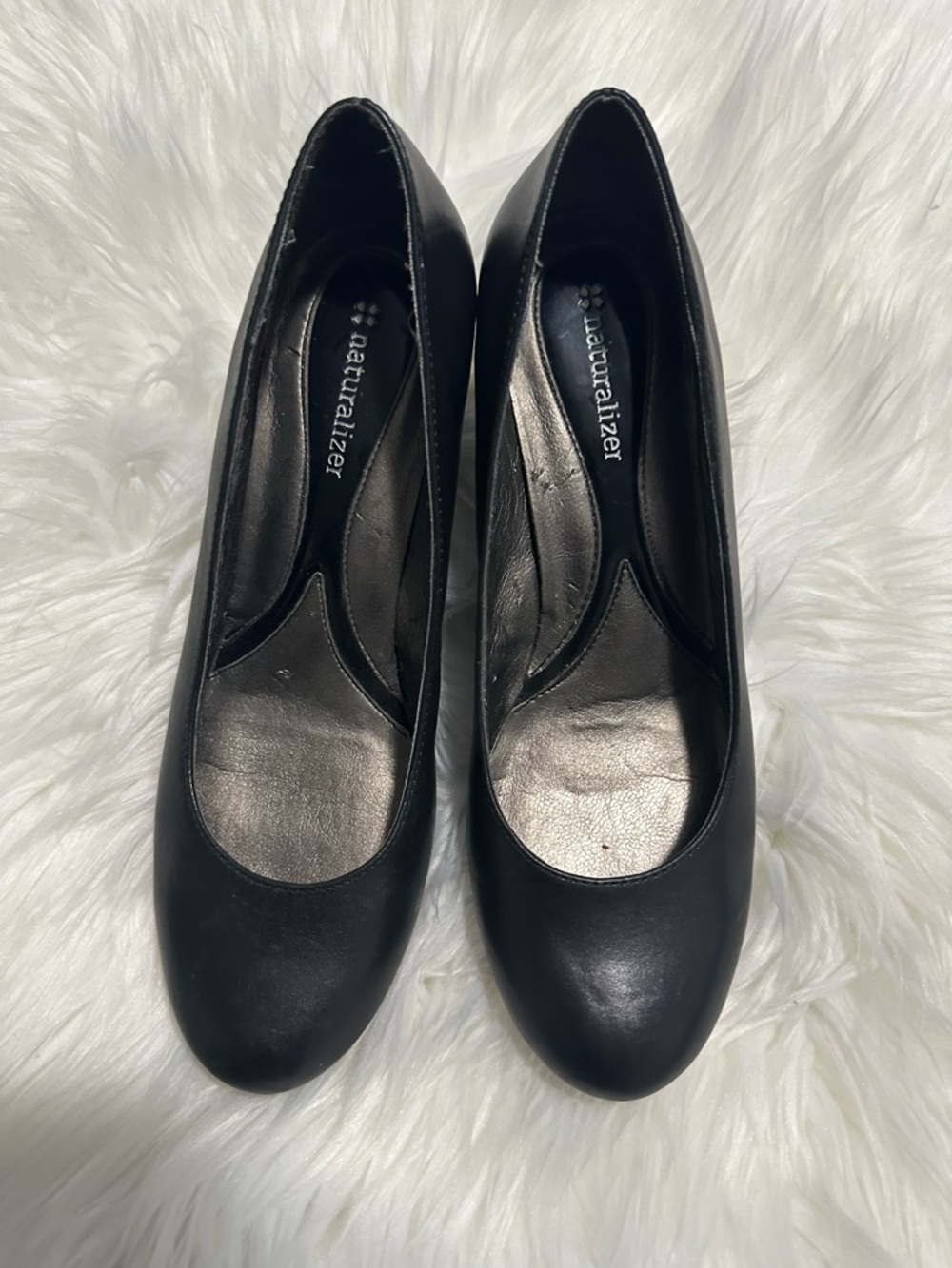 Naturalizer Black Women's Classic Round-Toe Pumps - Sleek Leather Look sz 37.5